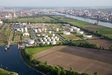 Vue oblique de BASF Friesenheim à le quartier Neckarstadt-West in Mannheim dans le département Bade-Wurtemberg, Allemagne