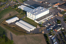 Vue aérienne de Accès des camions aux locaux de l'usine SCA HYGIENE PRODUCTS GmbH sur l'Altrhein dans le quartier de Waldhof à le quartier Sandhofen in Mannheim dans le département Bade-Wurtemberg, Allemagne