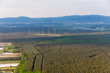 Vue aérienne de Système d'antenne sur la propriété militaire de la station émettrice IBB Lampertheim pour la diffusion de Radio Liberty et Radio Free Europe (maintenant également VOA) à le quartier Neuschloß in Lampertheim dans le département Hesse, Allemagne