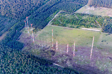 Vue aérienne de Système d'antenne sur la propriété militaire de la station émettrice IBB Lampertheim pour la diffusion de Radio Liberty et Radio Free Europe (maintenant également VOA) à le quartier Neuschloß in Lampertheim dans le département Hesse, Allemagne