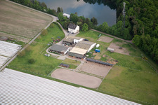 Vue aérienne de Boutique de la ferme Buchenhof à le quartier Hüttenfeld in Lampertheim dans le département Hesse, Allemagne
