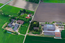 Vue aérienne de Fermes de réinstallation dans le Langen Ruten à Lorsch dans le département Hesse, Allemagne