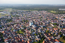 Vue aérienne de Vue sur la ville depuis le centre-ville à Pfungstadt dans le département Hesse, Allemagne
