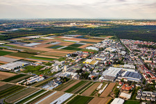 Vue aérienne de Zone industrielle du Nordring depuis l'ouest à Griesheim dans le département Hesse, Allemagne
