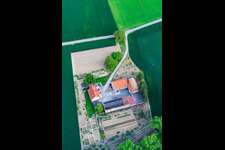Vue aérienne de Bechtolsheim dans le département Rhénanie-Palatinat, Allemagne