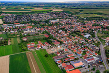 Vue aérienne de Westhofen dans le département Rhénanie-Palatinat, Allemagne