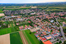 Vue aérienne de Westhofen dans le département Rhénanie-Palatinat, Allemagne