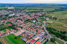 Vue oblique de Westhofen dans le département Rhénanie-Palatinat, Allemagne