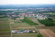 Vue aérienne de Quartier Herrnsheim in Worms dans le département Rhénanie-Palatinat, Allemagne