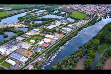 Vue aérienne de Quai à bateaux de la zone industrielle Steege-communauté GbR sur le Lamperheimer Altrhein à Lampertheim dans le département Hesse, Allemagne
