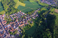 Vue aérienne de Vue du village depuis le sud-est à le quartier Wembach in Ober-Ramstadt dans le département Hesse, Allemagne