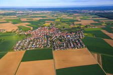 Vue aérienne de Champs agricoles et surfaces utilisables à Groß-Umstadt dans le département Hesse, Allemagne