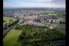 Vue aérienne de Zones riveraines du Main à Seligenstadt dans le département Hesse, Allemagne