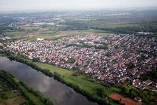 Vue aérienne de Großkrotzenburg dans le département Hesse, Allemagne
