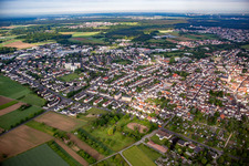 Vue aérienne de Quartier Klein-Krotzenburg in Hainburg dans le département Hesse, Allemagne