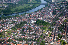 Vue aérienne de Superficie des berges de la rivière Main en Großauheim à le quartier Großauheim in Hanau dans le département Hesse, Allemagne