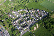 Vue aérienne de Quartier du Mühlberg à le quartier Windecken in Nidderau dans le département Hesse, Allemagne