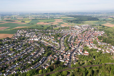 Vue aérienne de Quartier du périphérique de Dresde à le quartier Windecken in Nidderau dans le département Hesse, Allemagne