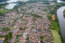 Vue aérienne de Zones riveraines du Main à Großkrotzenburg dans le département Hesse, Allemagne