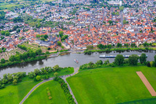 Photographie aérienne de Ferry principal "STADT SELIGENSTADT" au monastère Seligenstadt à Seligenstadt dans le département Hesse, Allemagne