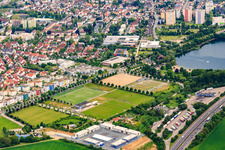 Vue aérienne de Aire de repos Tank & Rast Bergstrasse et campement de conteneurs pour réfugiés et demandeurs d'asile à Bensheim dans le département Hesse, Allemagne