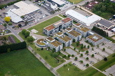 Vue aérienne de Zone commerciale et implantation d'entreprise Centre de formation SAP à Bensheim dans le département Hesse, Allemagne