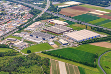 Vue aérienne de Centre de distribution d'Alnatura sur l'A67 depuis l'est à Lorsch dans le département Hesse, Allemagne