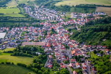 Vue aérienne de Vue sur le village à le quartier Tairnbach in Mühlhausen dans le département Bade-Wurtemberg, Allemagne