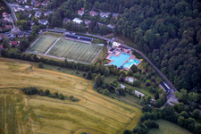 Vue aérienne de Piscine forestière Michelstadt à Michelstadt dans le département Hesse, Allemagne