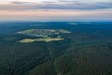 Vue aérienne de Champs agricoles et surfaces utilisables à le quartier Weiten-Gesäß in Michelstadt dans le département Hesse, Allemagne