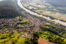 Vue aérienne de Les rives du Main à Laudenbach dans le département Bavière, Allemagne