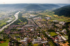 Vue aérienne de Les rives du Main à Kleinheubach dans le département Bavière, Allemagne
