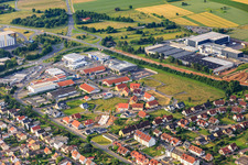 Vue aérienne de Zone industrielle Süde avec HESS TIMBER GmbH, Kaiser Bekleidungs GmbH et ERBACHER la famille alimentaire à Kleinheubach dans le département Bavière, Allemagne