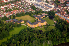 Vue aérienne de Parc du château de Châteauform Château de Löwenstein à Kleinheubach dans le département Bavière, Allemagne