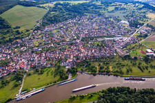 Vue aérienne de Les rives du Main à Dorfprozelten dans le département Bavière, Allemagne