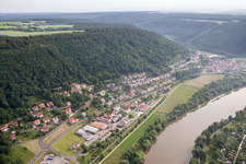 Vue aérienne de Les rives du Main à Hasloch dans le département Bavière, Allemagne