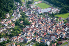 Vue oblique de Les rives du Main à Hasloch dans le département Bavière, Allemagne