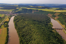 Vue aérienne de Centrale électrique d'Eichel dans la boucle principale à Kreuzwertheim dans le département Bavière, Allemagne
