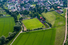 Vue aérienne de Terrain de sport à le quartier Dertingen in Wertheim dans le département Bade-Wurtemberg, Allemagne