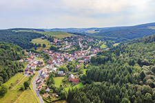 Vue aérienne de Vue du village depuis l'ouest à Holzkirchen dans le département Bavière, Allemagne