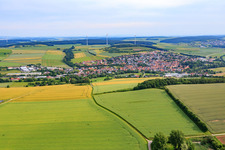 Vue aérienne de Vue du village depuis le sud à Uettingen dans le département Bavière, Allemagne