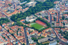 Vue aérienne de Terrain de sport Sanderrasen au Ringpark à le quartier Sanderau in Würzburg dans le département Bavière, Allemagne