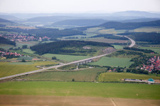 Vue aérienne de A71 à le quartier Queienfeld in Grabfeld dans le département Thuringe, Allemagne