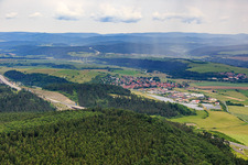 Vue aérienne de Vue de la ville depuis le sud-ouest avec l'A71 à Rohr dans le département Thuringe, Allemagne