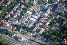 Vue d'oiseau de Chantiers de construction d'ensembles immobiliers pour la nouvelle construction d'un quartier urbain « Au centre-ville » à Kandel dans le département Rhénanie-Palatinat, Allemagne