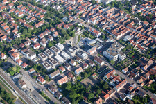 Vue aérienne de Au centre-ville" Nouveau bâtiment de RiBa GmbH entre Bismarck- et Gartenstr. à Kandel dans le département Rhénanie-Palatinat, Allemagne