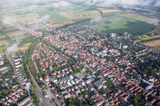 Photographie aérienne de Au centre-ville" Nouveau bâtiment de RiBa GmbH entre Bismarck- et Gartenstr. à Kandel dans le département Rhénanie-Palatinat, Allemagne