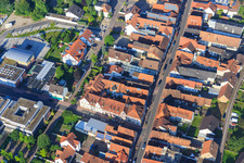 Vue aérienne de Rue principale x Rue du Jardin à Kandel dans le département Rhénanie-Palatinat, Allemagne
