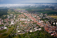 Image drone de Au centre-ville" Nouveau bâtiment de RiBa GmbH entre Bismarck- et Gartenstr. à Kandel dans le département Rhénanie-Palatinat, Allemagne