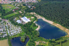 Vue aérienne de Station balnéaire Rülzheim, camping Rülzheim et centre de loisirs Moby Dick et Dampfnudel Rülzheim à Rülzheim dans le département Rhénanie-Palatinat, Allemagne